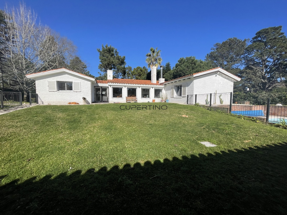 Excepcional casa en alquiler temporal zona  country Punta del Este — foto 40