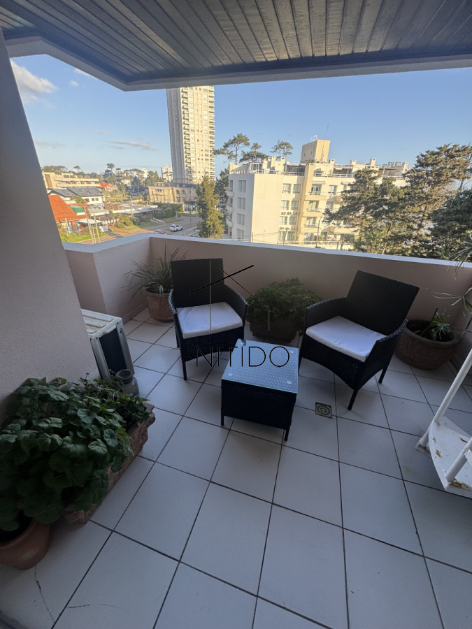 Apartamento ID.169 - Apartamento de 3 dormitorios en playa Mansa . Penthouse con terraza exclusiva