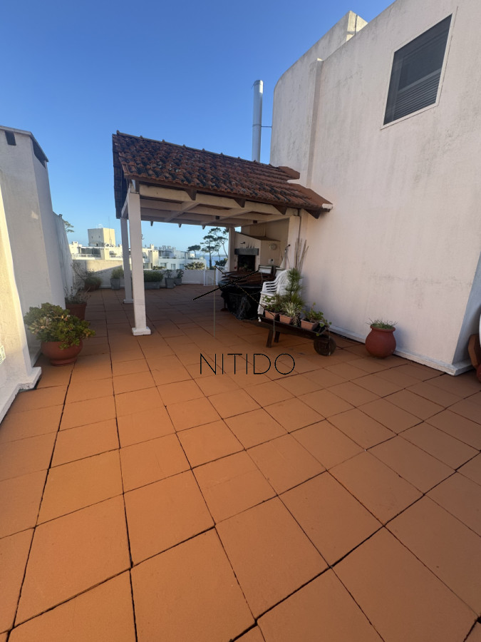 Apartamento ID.169 - Apartamento de 3 dormitorios en playa Mansa . Penthouse con terraza exclusiva