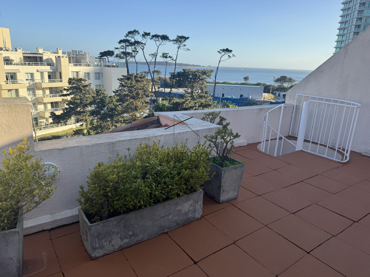 Apartamento ID.169 - Apartamento de 3 dormitorios en playa Mansa . Penthouse con terraza exclusiva