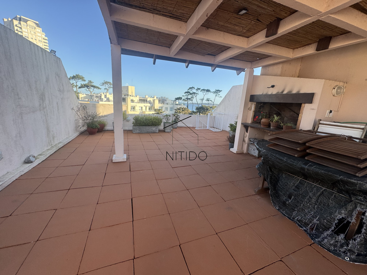 Apartamento ID.169 - Apartamento de 3 dormitorios en playa Mansa . Penthouse con terraza exclusiva