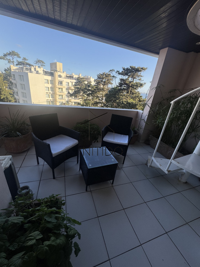 Apartamento ID.169 - Apartamento de 3 dormitorios en playa Mansa . Penthouse con terraza exclusiva