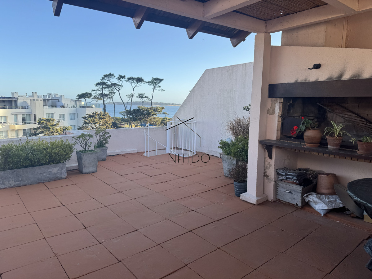 Apartamento ID.169 - Apartamento de 3 dormitorios en playa Mansa . Penthouse con terraza exclusiva