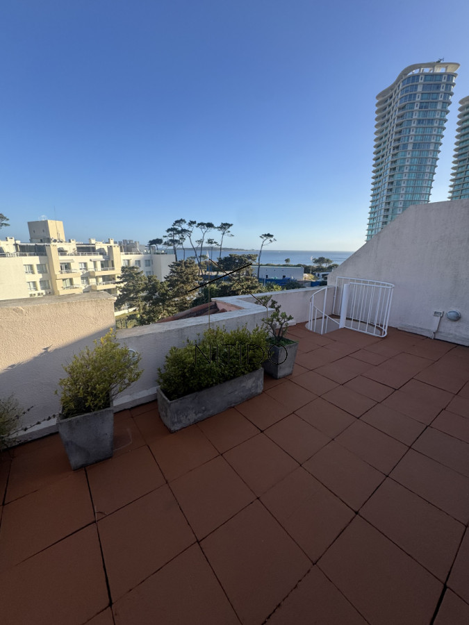 Apartamento ID.169 - Apartamento de 3 dormitorios en playa Mansa . Penthouse con terraza exclusiva