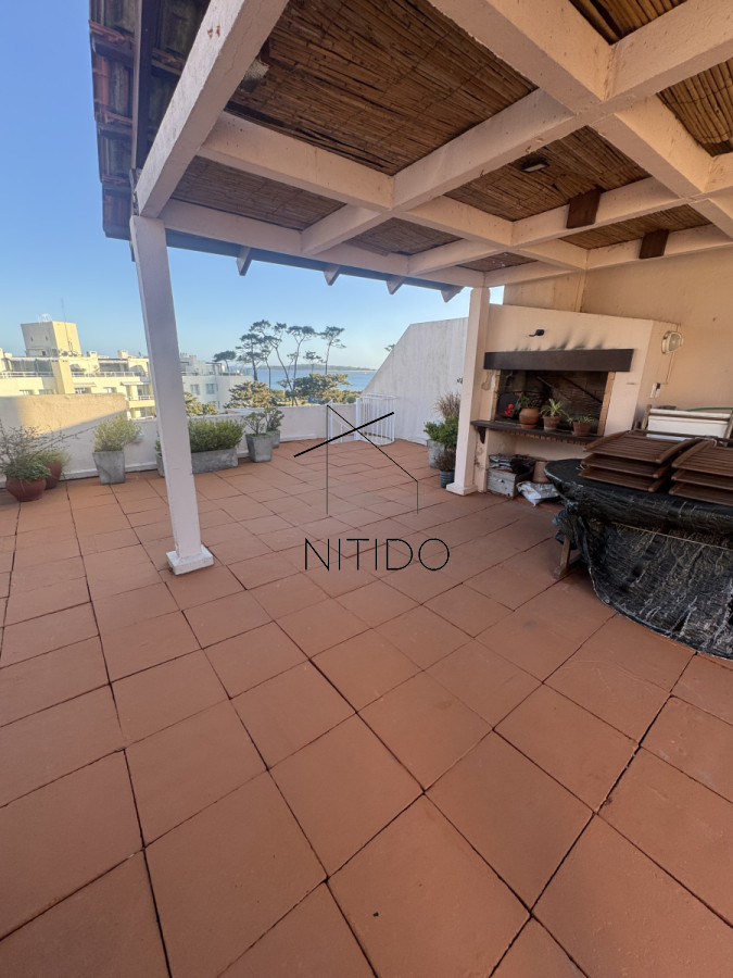 Apartamento ID.169 - Apartamento de 3 dormitorios en playa Mansa . Penthouse con terraza exclusiva
