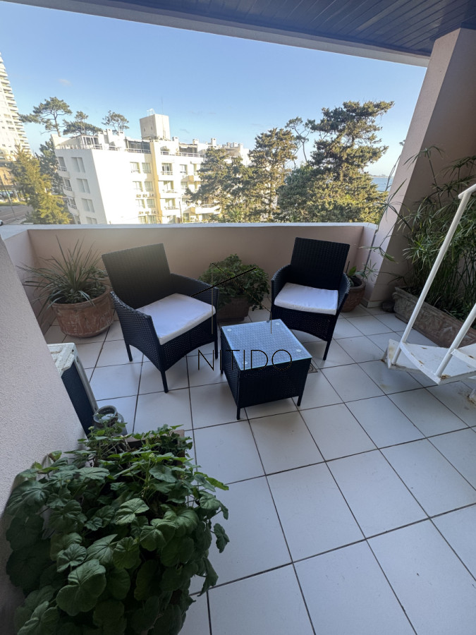 Apartamento ID.169 - Apartamento de 3 dormitorios en playa Mansa . Penthouse con terraza exclusiva