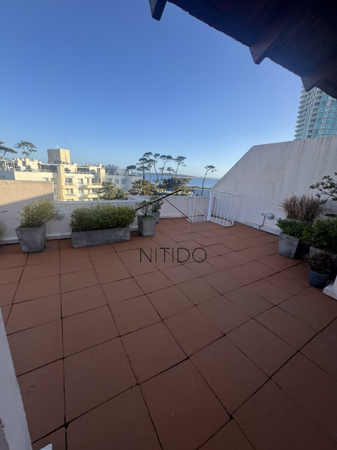 Apartamento ID.169 - Apartamento de 3 dormitorios en playa Mansa . Penthouse con terraza exclusiva