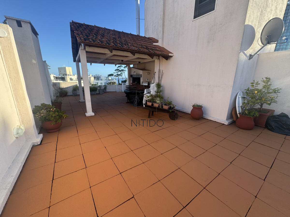Apartamento ID.169 - Apartamento de 3 dormitorios en playa Mansa . Penthouse con terraza exclusiva