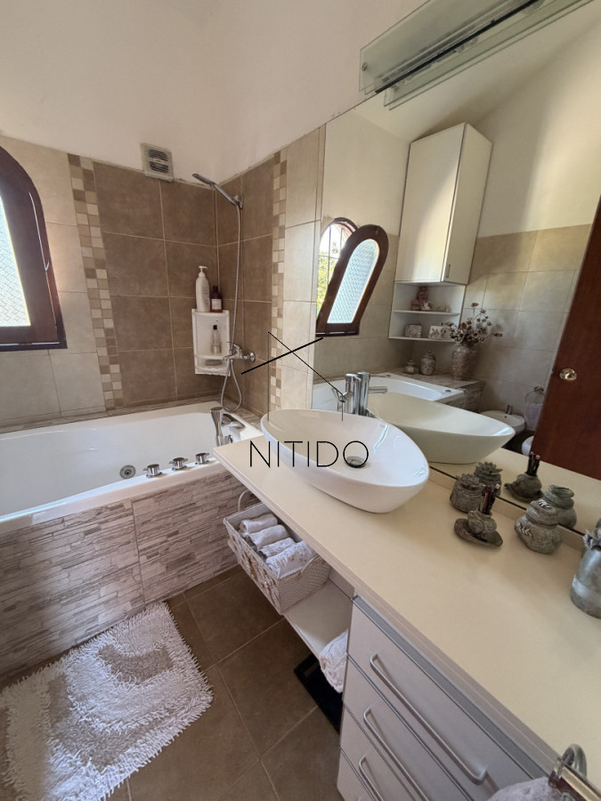 Casa ID.593 - Casa en venta en Punta del Este , Jardines de Cordoba 