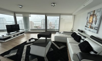 Venta de apartamento de 3 dormitorios y servicio, Punta del Este