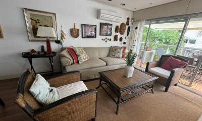 Apartamento de 3 dormitorios y servicio en venta  Punta del Este