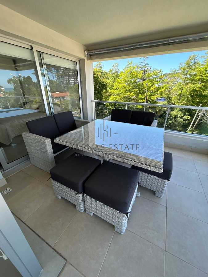 Apartamento ID.2037 - Penthouse en venta en Punta del Este , zona mansa , Dos dormitorios 