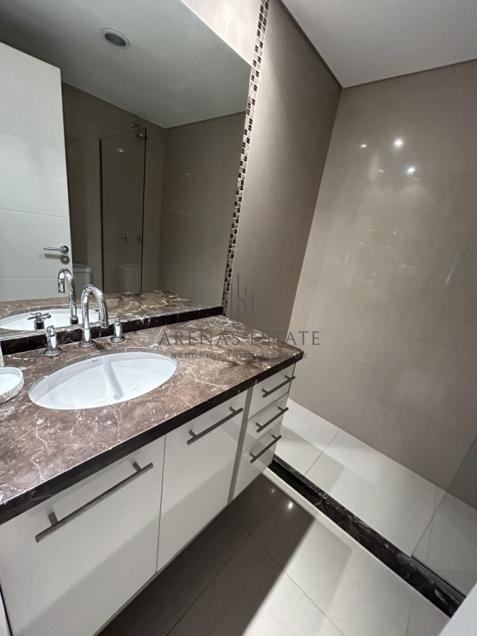 Apartamento ID.2213 - Apartamento de 3 dormitorios en venta en casino tower 
