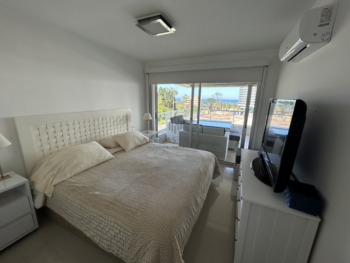 Apartamento ID.2037 - Penthouse en venta en Punta del Este , zona mansa , Dos dormitorios 