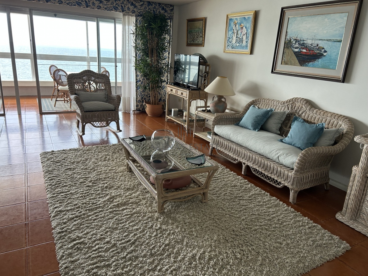 Apartamento ID.1730 - Apartamento en venta , 3 dormitorios , primera linea de la Bava 