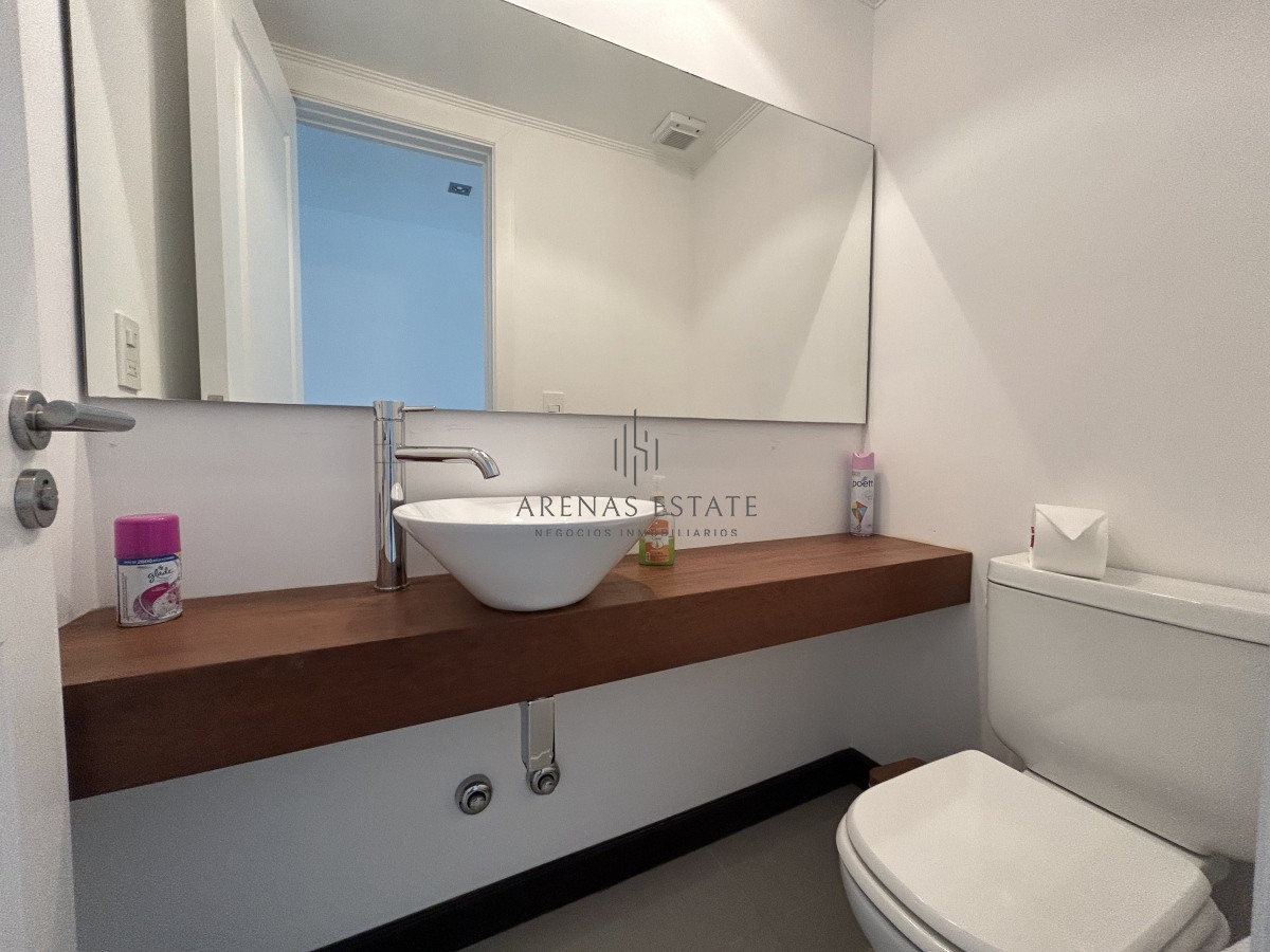 Apartamento ID.2037 - Penthouse en venta en Punta del Este , zona mansa , Dos dormitorios 