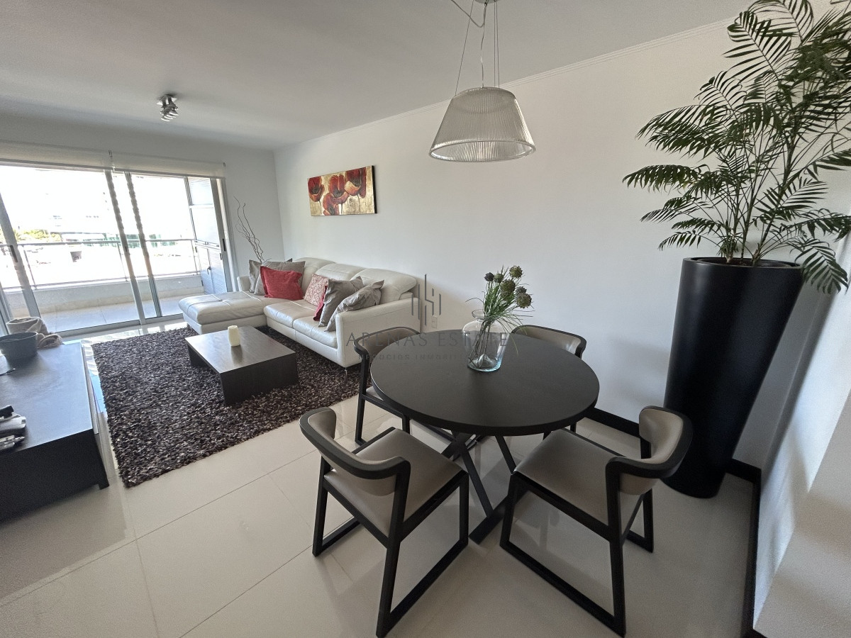 Apartamento ID.2037 - Penthouse en venta en Punta del Este , zona mansa , Dos dormitorios 