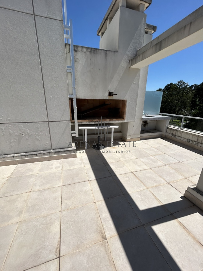 Apartamento ID.2037 - Penthouse en venta en Punta del Este , zona mansa , Dos dormitorios 