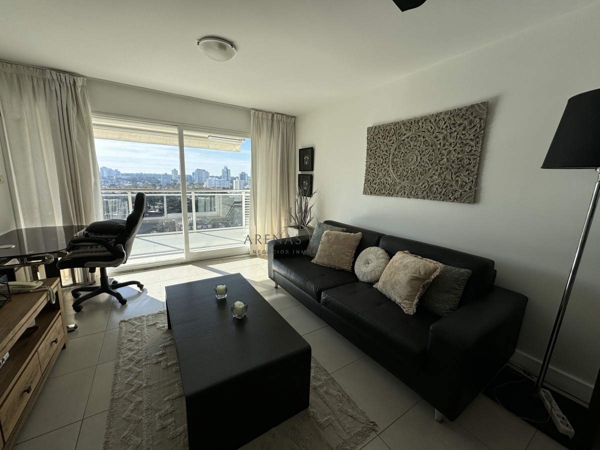 Apartamento ID.2830 - Apartamento en venta de 2 dormitorios con parillero  en Punta del Este 