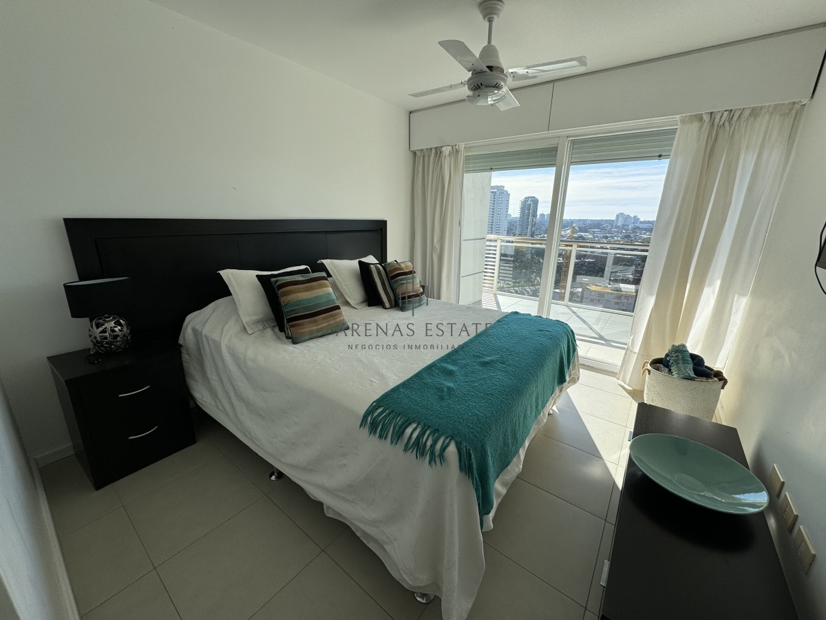 Apartamento ID.2830 - Apartamento en venta de 2 dormitorios con parillero  en Punta del Este 