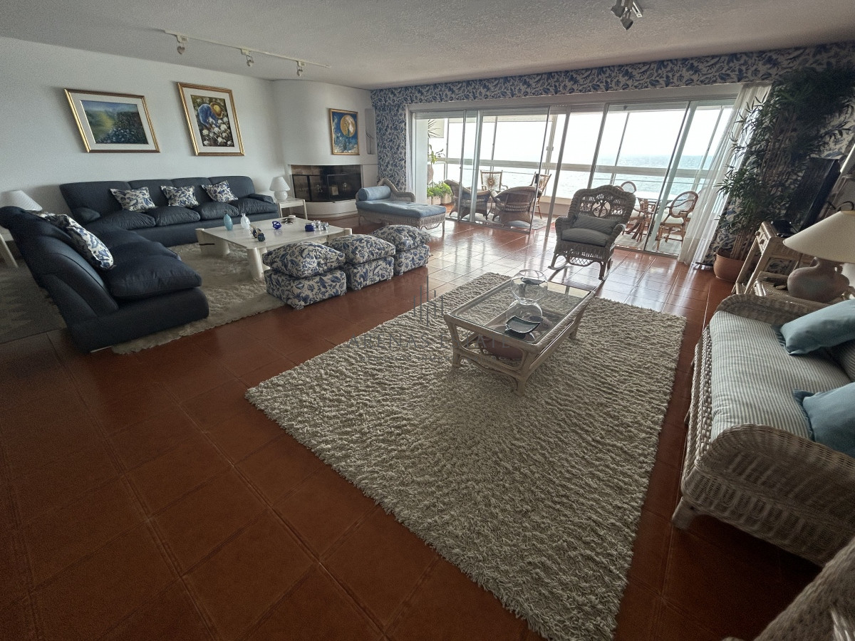 Apartamento ID.1730 - Apartamento en venta , 3 dormitorios , primera linea de la Bava 