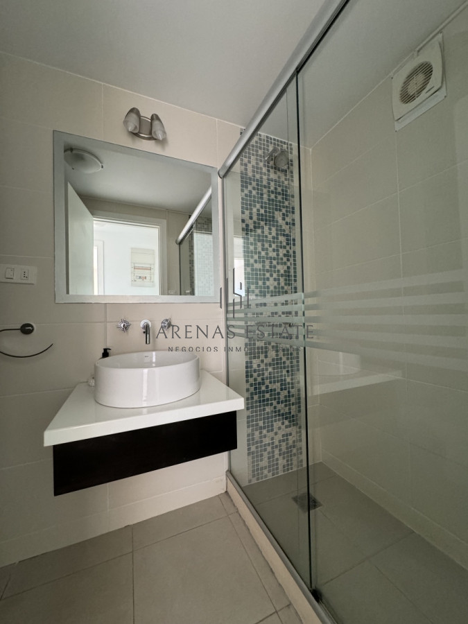 Apartamento ID.2830 - Apartamento en venta de 2 dormitorios con parillero  en Punta del Este 