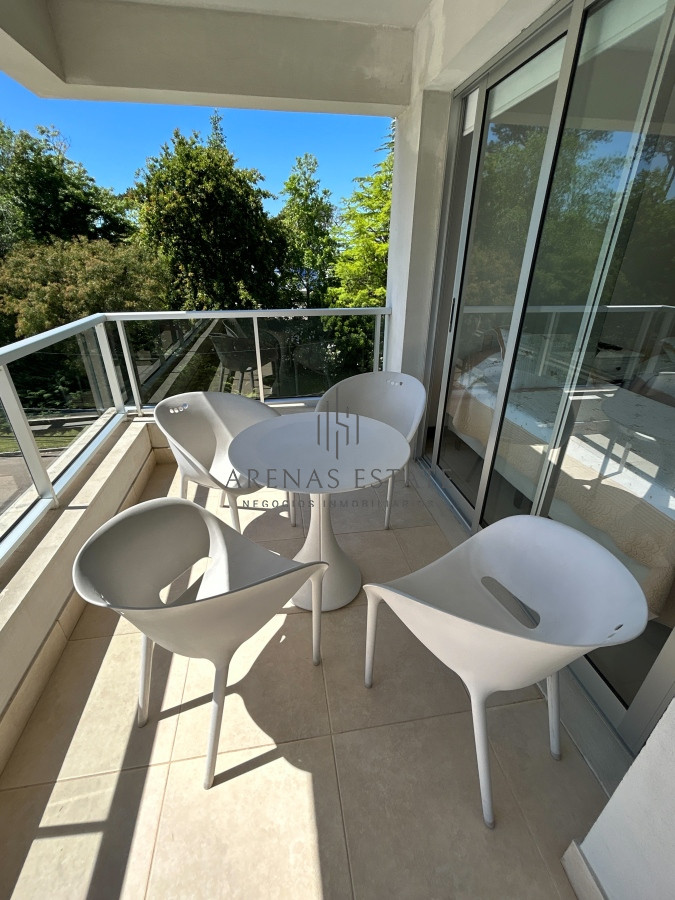 Apartamento ID.2037 - Penthouse en venta en Punta del Este , zona mansa , Dos dormitorios 