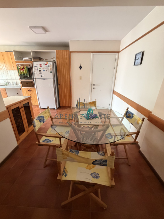 Apartamento ID.4137 - Apartamento en venta en primera linea de la Brava , 3 dormitorios y dependencia 