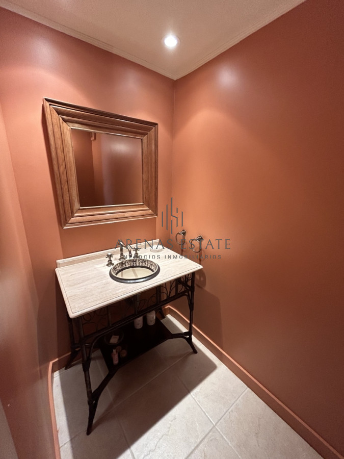 Apartamento ID.2477 - Apartamento en venta de 3 dormitorios y sevicio en Brava,Punta del Este
