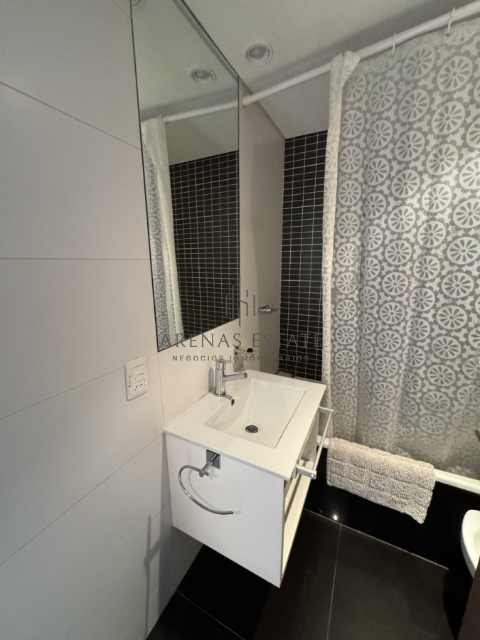 Apartamento ID.3699 - Apartamento en venta  de 3 dormitorios y servicio  en zona Brava 