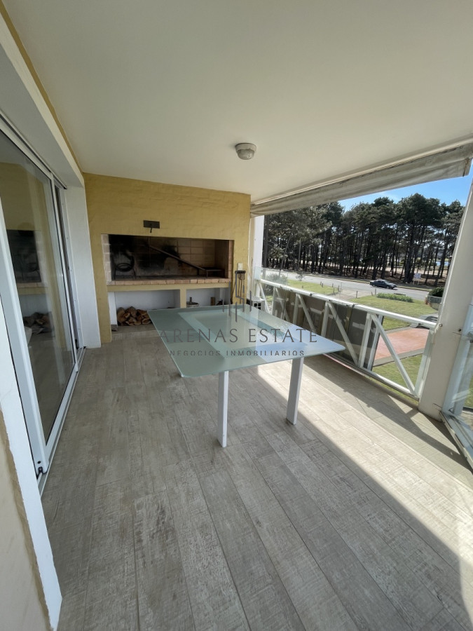 Apartamento ID.1610 - Apartamento de 3 dormitorios con vista al mar , en Brava Punta del Este 