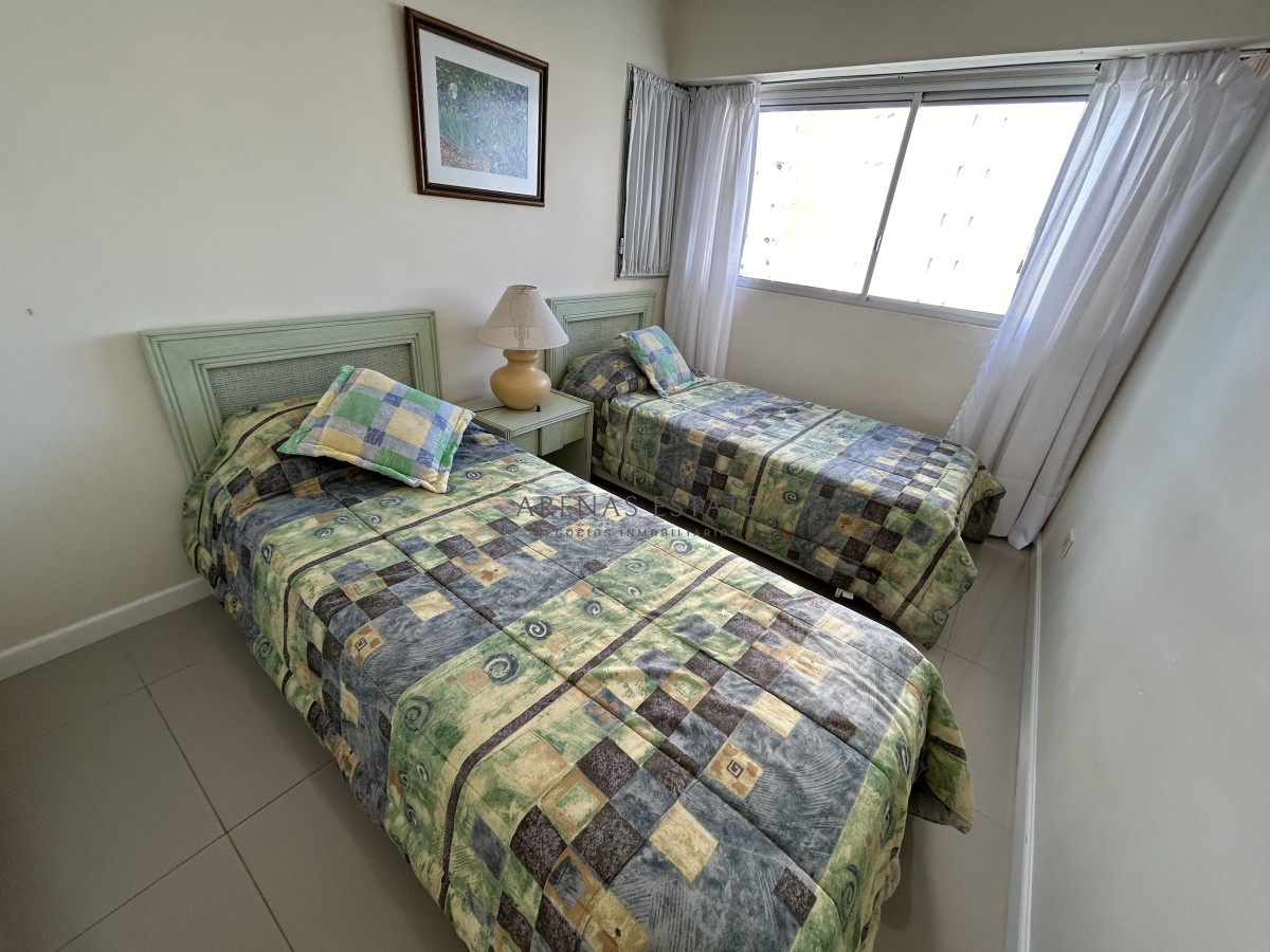 Apartamento ID.2343 - Apartamento en venta de 3 dormitorios en Aidy Grill , Punta del Este 