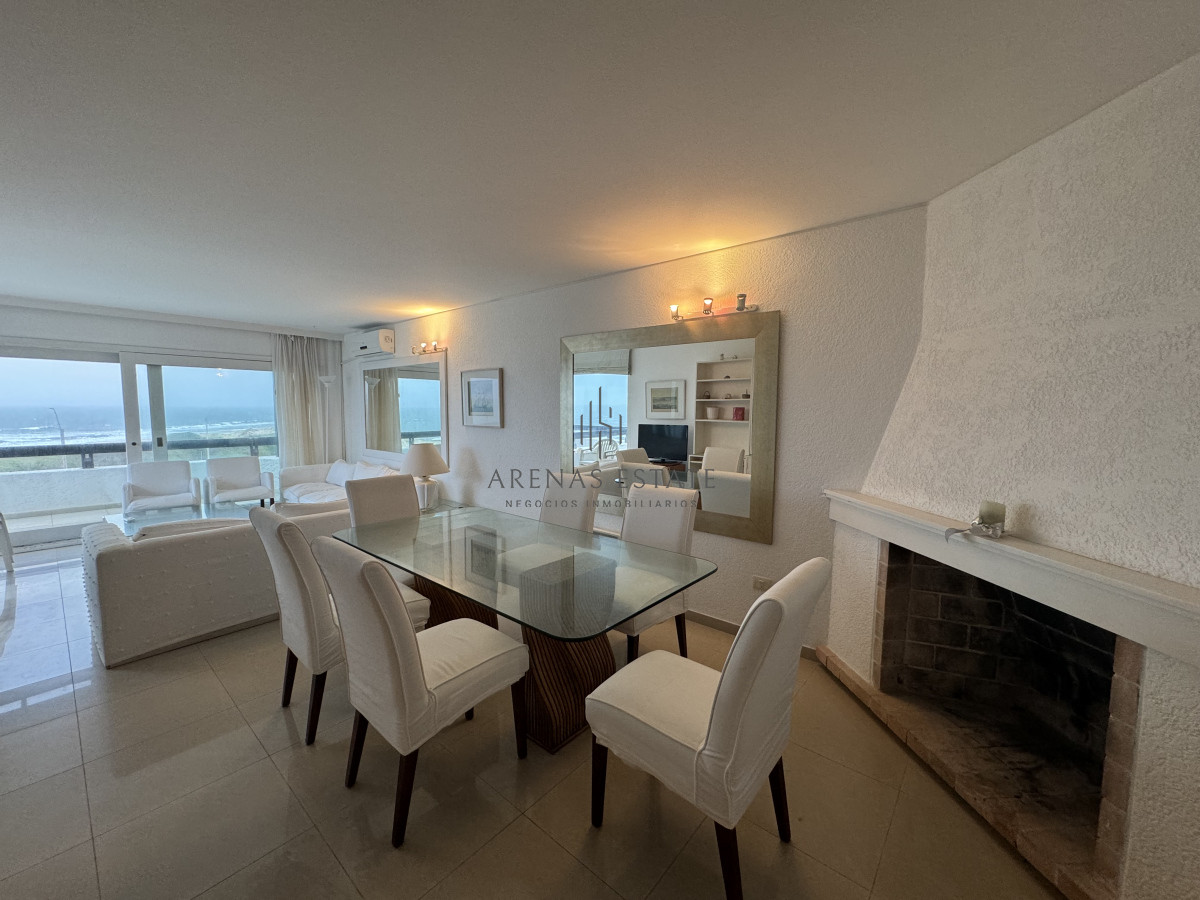 Apartamento ID.3563 - Apartamento en venta de 3 dormitorios en primera linea de la Brava , Punta del Este 