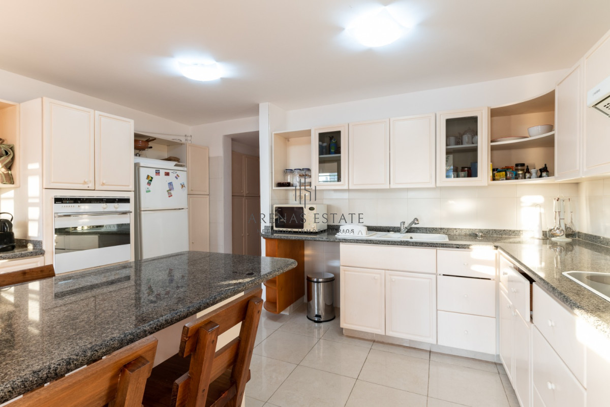 Apartamento ID.2131 - Venta de Apartamento de 3 dormitorios en primera linea de Playa Brava 
