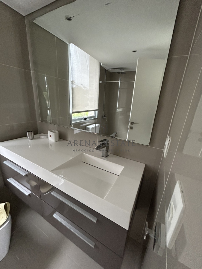 Apartamento ID.2122 - Apartamento en venta de 3 dormitorios y dependencia , en Punta del Este 