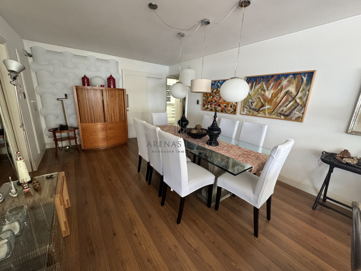Apartamento ID.3452 - Apartamento de 3 dormitorios y servicio en venta  Punta del Este 