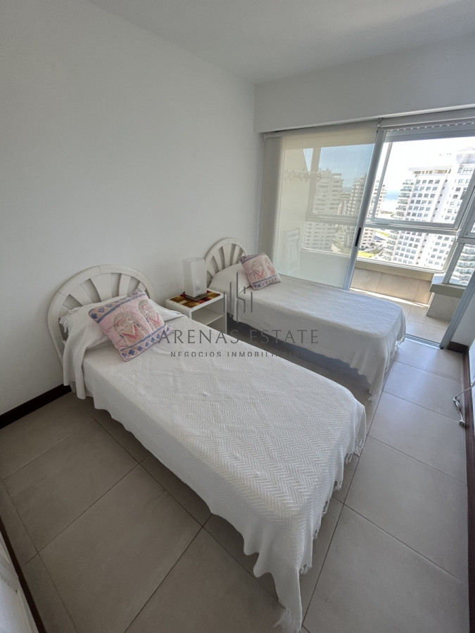 Apartamento ID.1845 - Excepcional apartamento de 3 dormitorios zona Mansa , Punta del este 