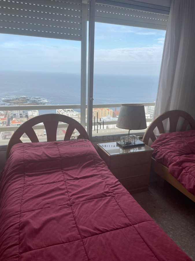 Apartamento ID.187 - Apartamento en venta de dos dormitorios en Peninsula , Punta del Este 