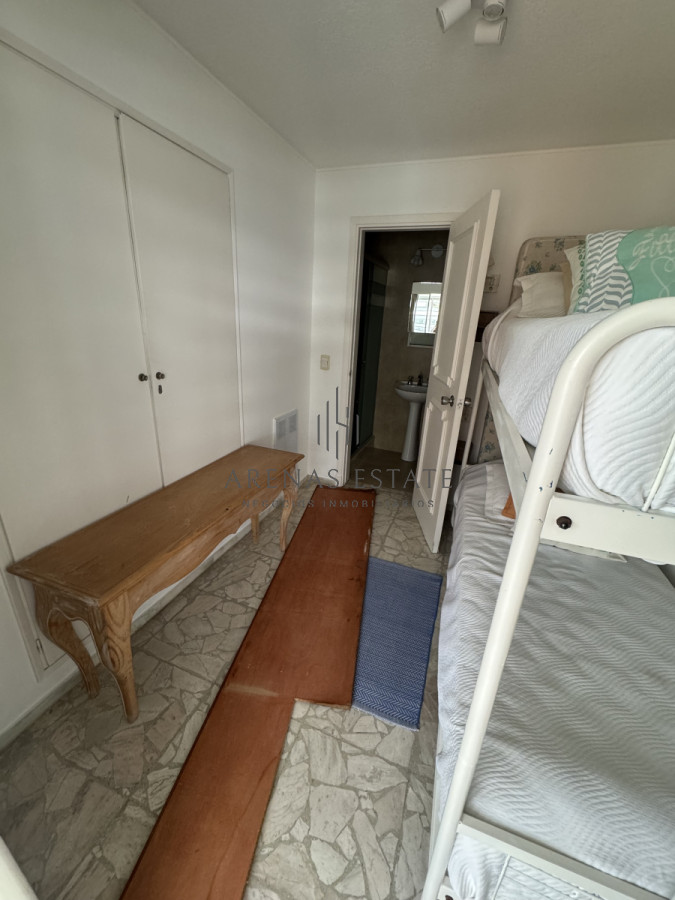Apartamento ID.3900 - Apartamento de 3 dormitorios en venta en primera linea de Playa Mansa , Punta del Este 