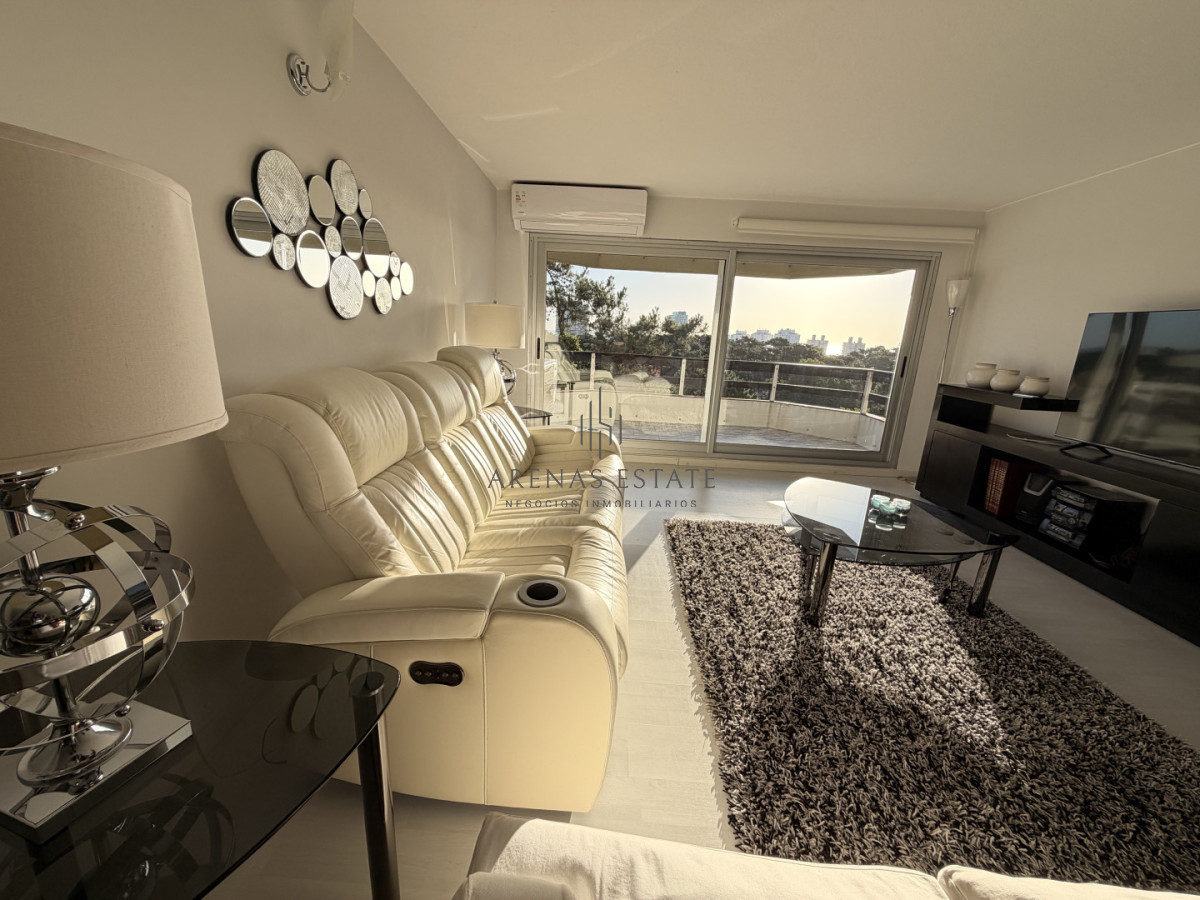 Apartamento ID.4172 - Apartamento de 3 dormitorios más dependencia en venta en Punta del Este 