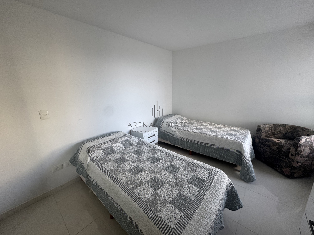 Apartamento ID.3699 - Apartamento en venta  de 3 dormitorios y servicio  en zona Brava 