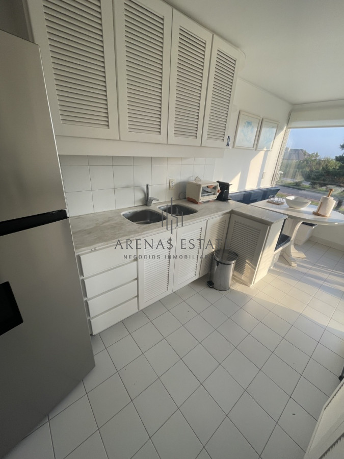Apartamento ID.1566 - Apartamento de 3 dormitorios , primera linea de la mansa, Punta del Este