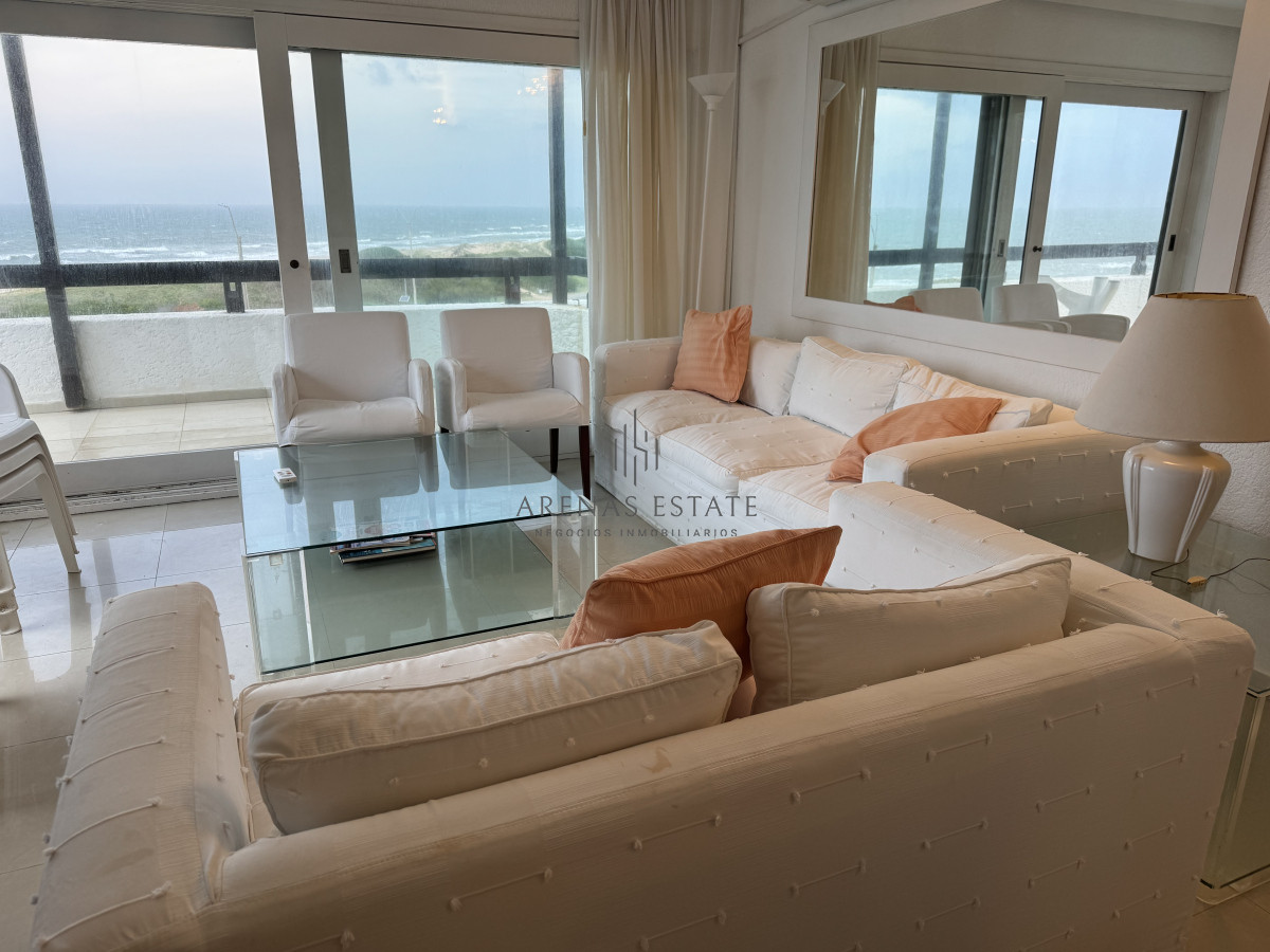 Apartamento ID.3563 - Apartamento en venta de 3 dormitorios en primera linea de la Brava , Punta del Este 