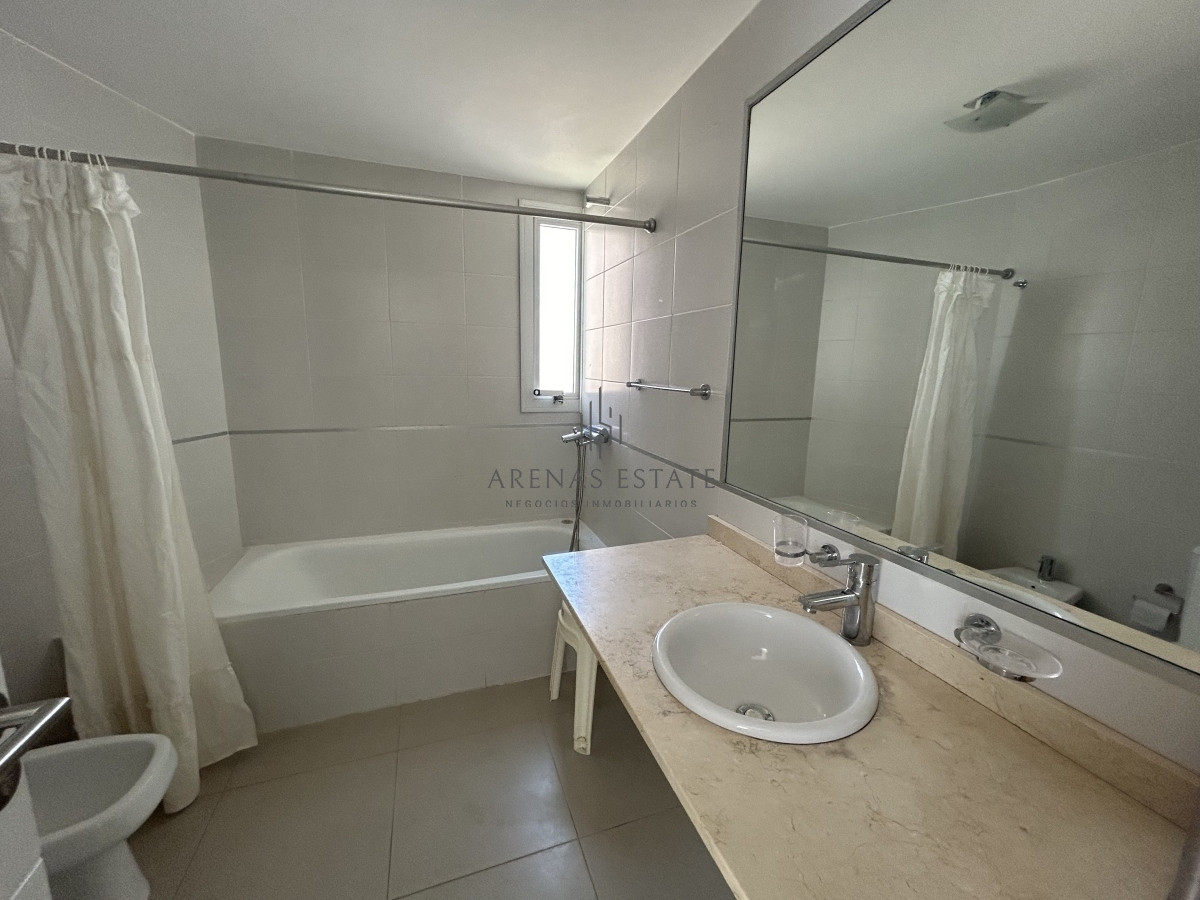Apartamento ID.2292 - Apartamento en  venta de dos dormitorios en Punta del Este , Aidy Grill