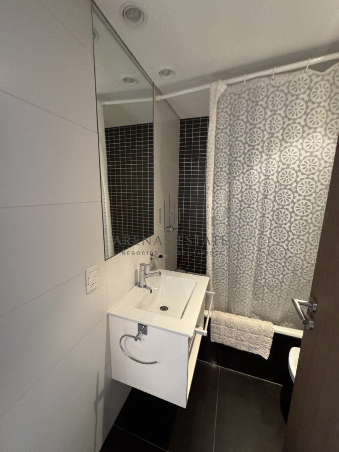 Apartamento ID.3699 - Apartamento en venta  de 3 dormitorios y servicio  en zona Brava 
