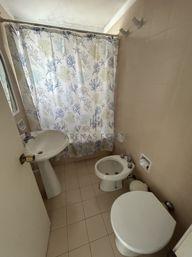 Apartamento ID.1901 - Apartamento de 2 dormitorios sobre chiverta , Punta del Este 
