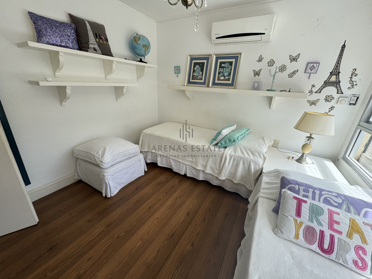 Apartamento ID.3452 - Apartamento de 3 dormitorios y servicio en venta  Punta del Este 