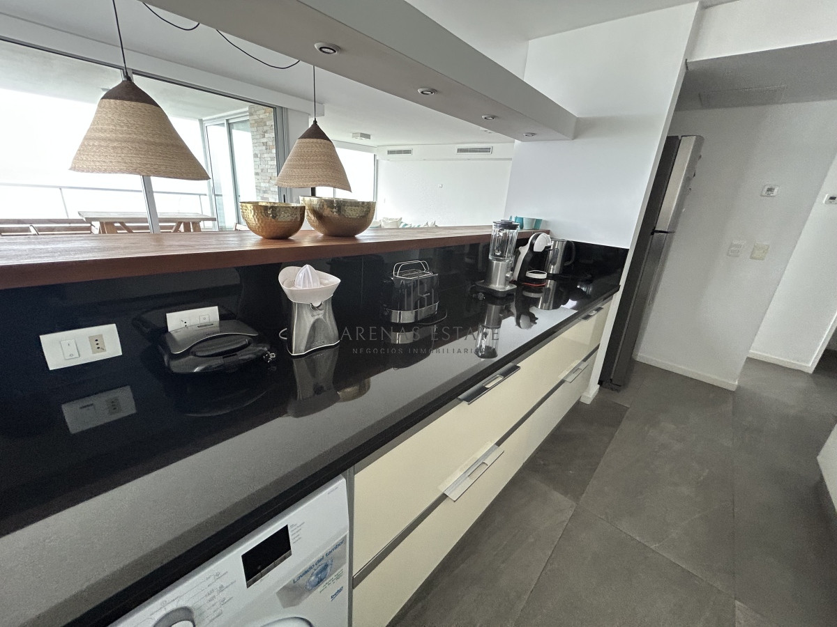Apartamento ID.2123 - Penthouse en venta en Punta del Este , zona mansa , 3 Dormitorios más servicio 