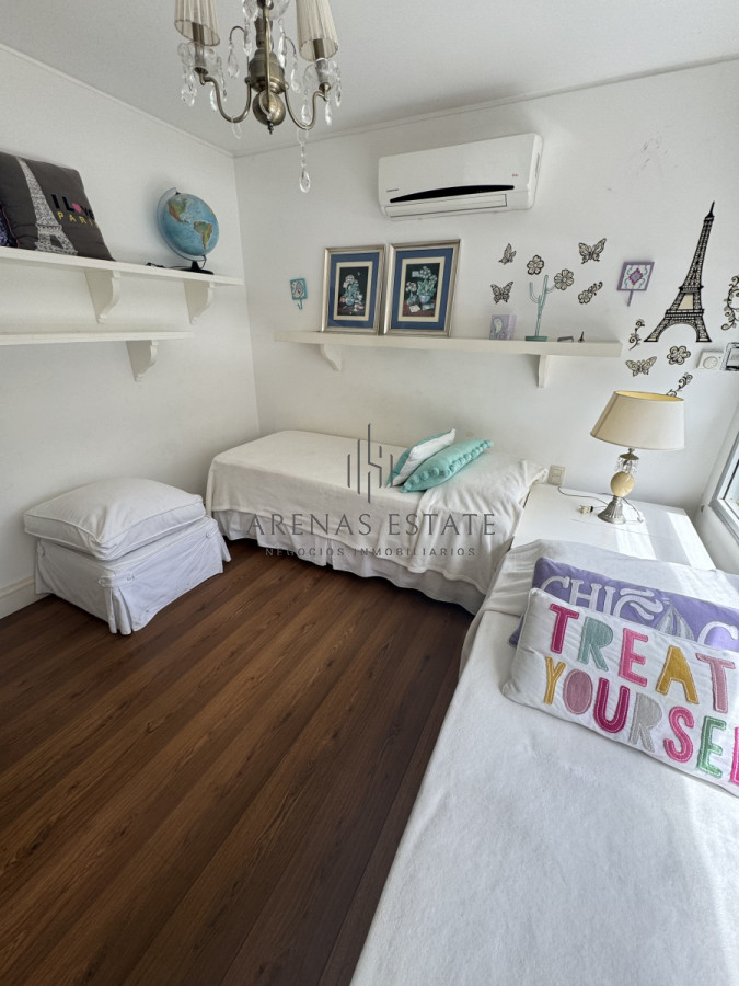 Apartamento ID.3452 - Apartamento de 3 dormitorios y servicio en venta  Punta del Este 
