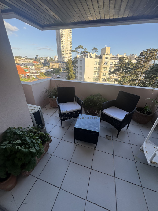 Apartamento ID.3918 - Apartamento de 3 dormitorios en playa Mansa . Penthouse con terraza exclusiva